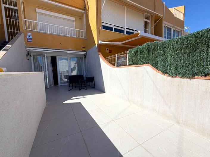 Image No.16-2 Bed House for sale