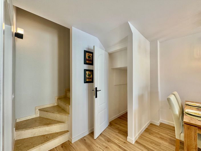 Image No.21-3 Bed Townhouse for sale