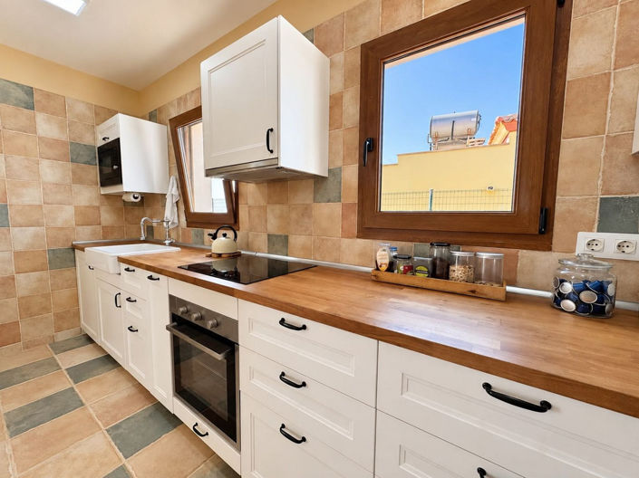 Image No.14-4 Bed House for sale