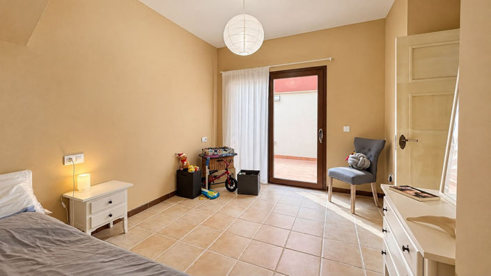 Image No.15-4 Bed House for sale