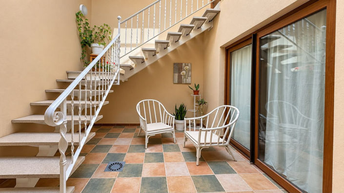 Image No.17-4 Bed House for sale