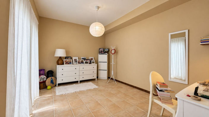 Image No.20-4 Bed House for sale