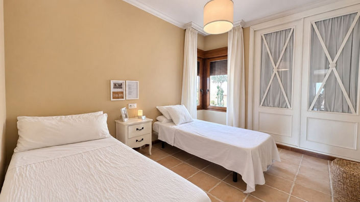 Image No.24-4 Bed House for sale
