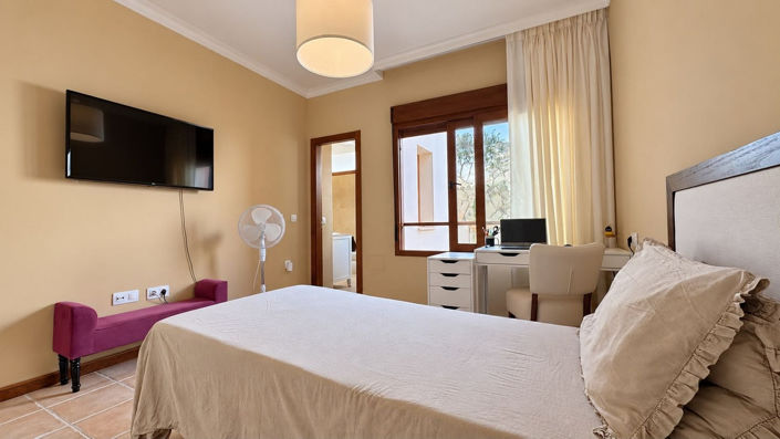 Image No.25-4 Bed House for sale