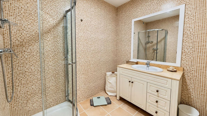 Image No.27-4 Bed House for sale