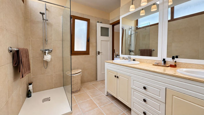 Image No.28-4 Bed House for sale