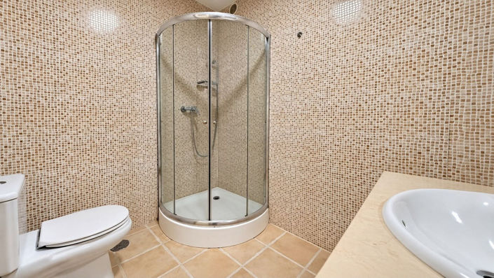 Image No.30-4 Bed House for sale