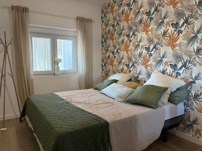 Image No.17-3 Bed House for sale