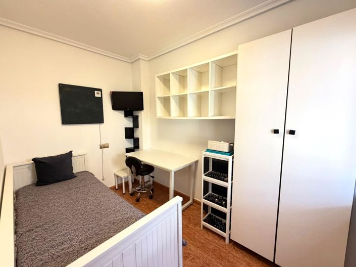 Image No.10-3 Bed House for sale
