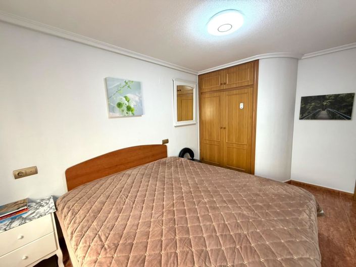 Image No.6-3 Bed House for sale