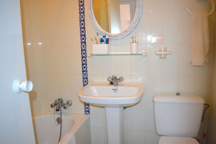 Image No.8-3 Bed House for sale