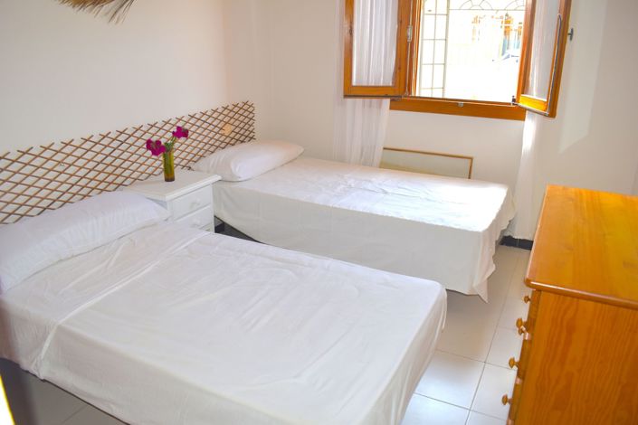 Image No.9-3 Bed House for sale