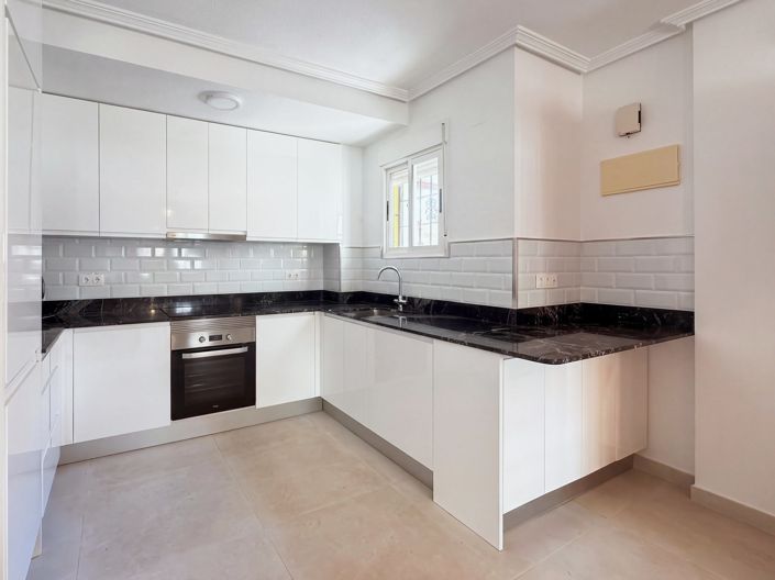Image No.12-3 Bed House for sale