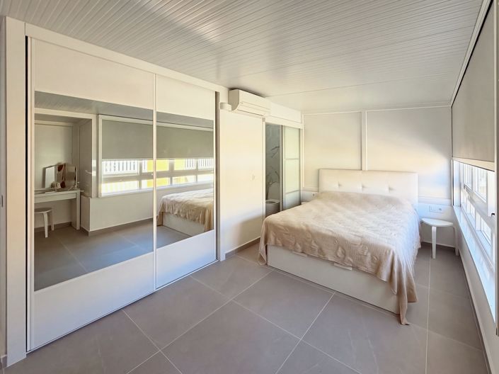 Image No.17-3 Bed House for sale