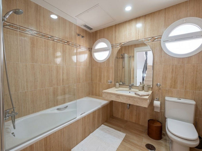 Image No.11-4 Bed House for sale