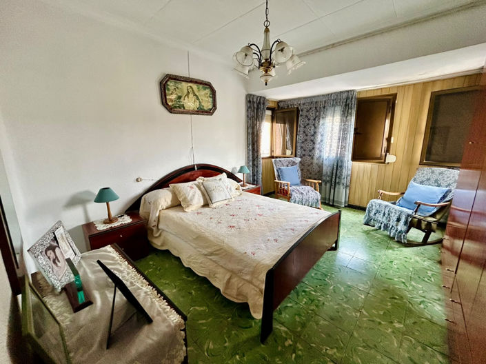 Image No.18-3 Bed Townhouse for sale