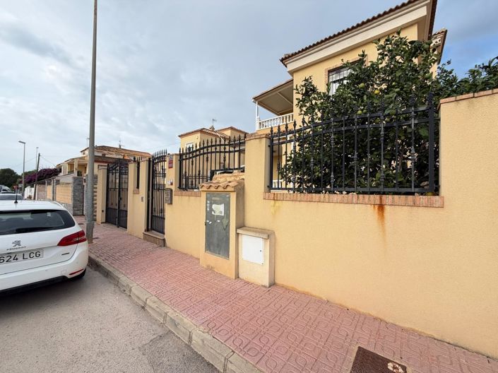Image No.2-4 Bed Villa for sale
