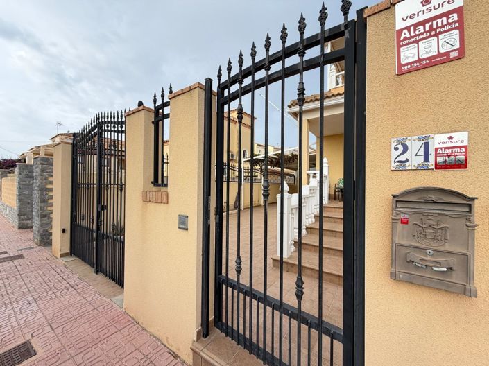 Image No.3-4 Bed Villa for sale