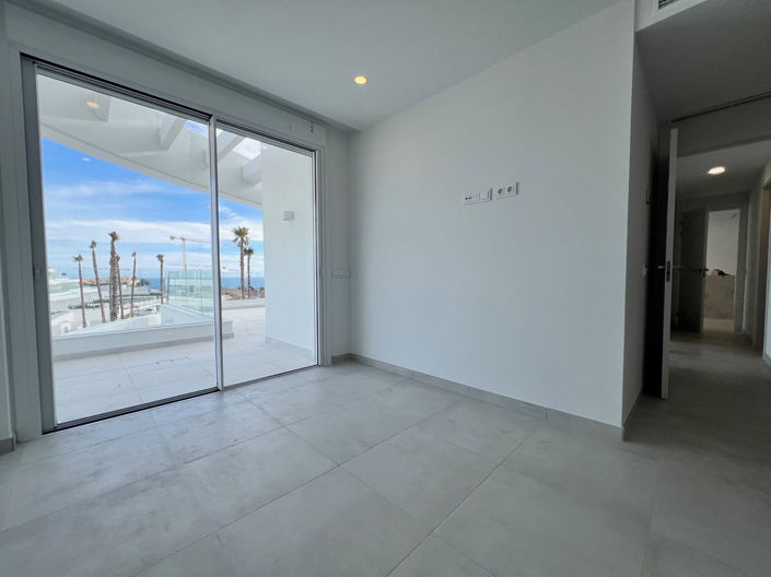 Image No.15-3 Bed Apartment for sale