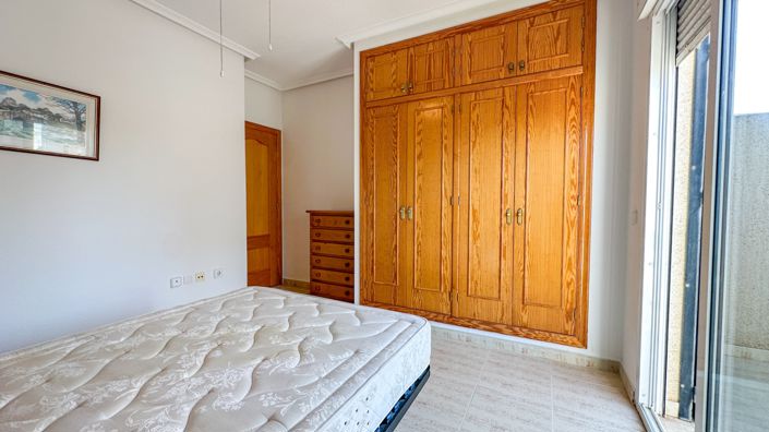 Image No.21-2 Bed Townhouse for sale