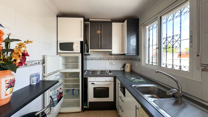Image No.4-2 Bed Townhouse for sale