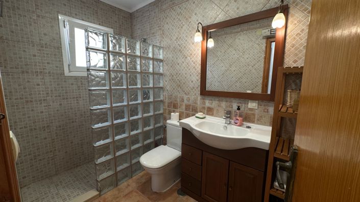 Image No.32-2 Bed Townhouse for sale