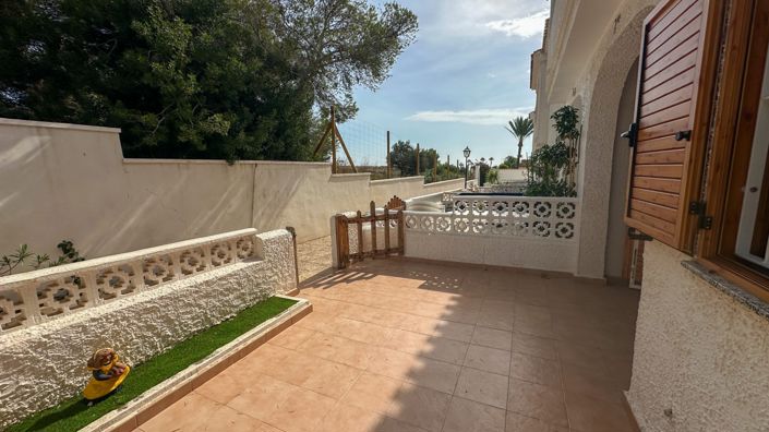 Image No.37-2 Bed Townhouse for sale