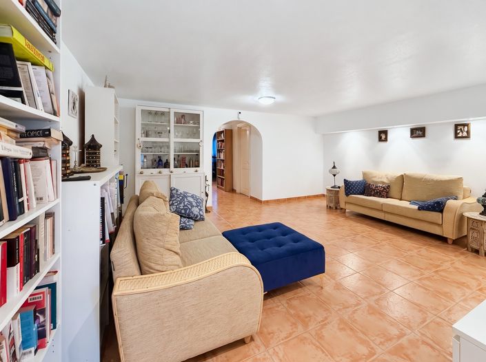 Image No.24-4 Bed Townhouse for sale