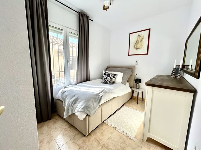 Image No.25-3 Bed Townhouse for sale