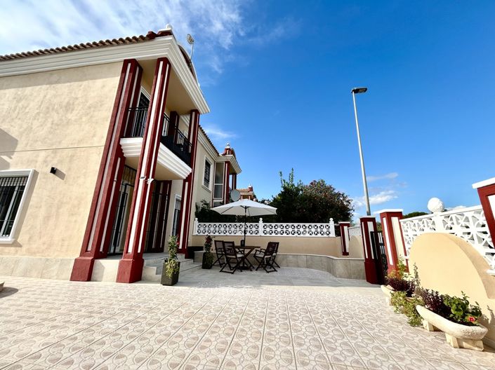 Image No.40-3 Bed Townhouse for sale