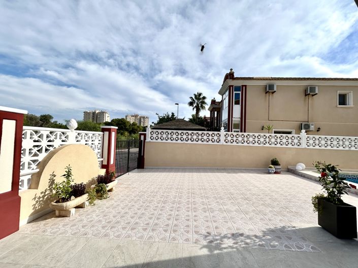Image No.41-3 Bed Townhouse for sale