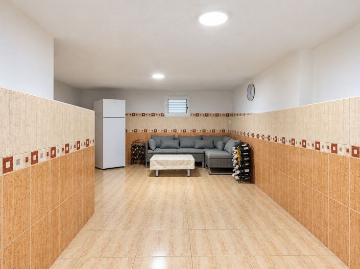 Image No.12-5 Bed Townhouse for sale