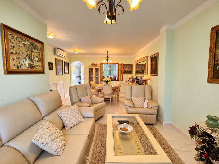 Image No.20-5 Bed Townhouse for sale