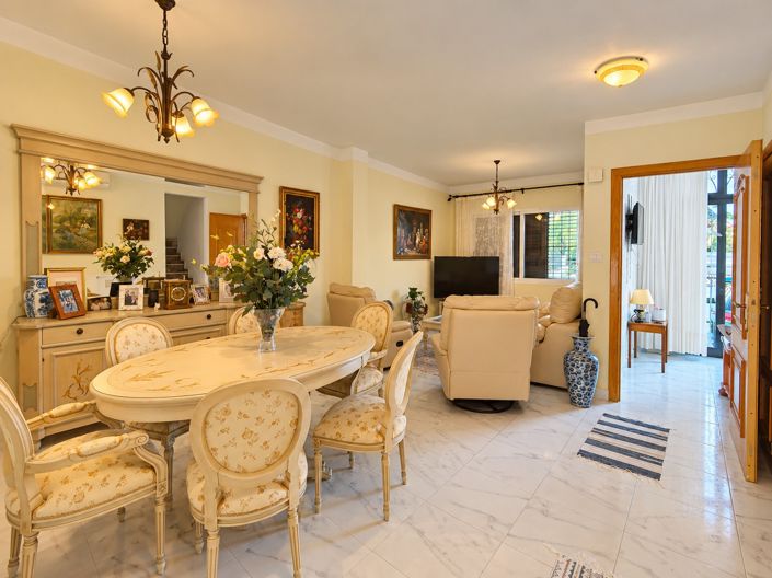 Image No.24-5 Bed Townhouse for sale