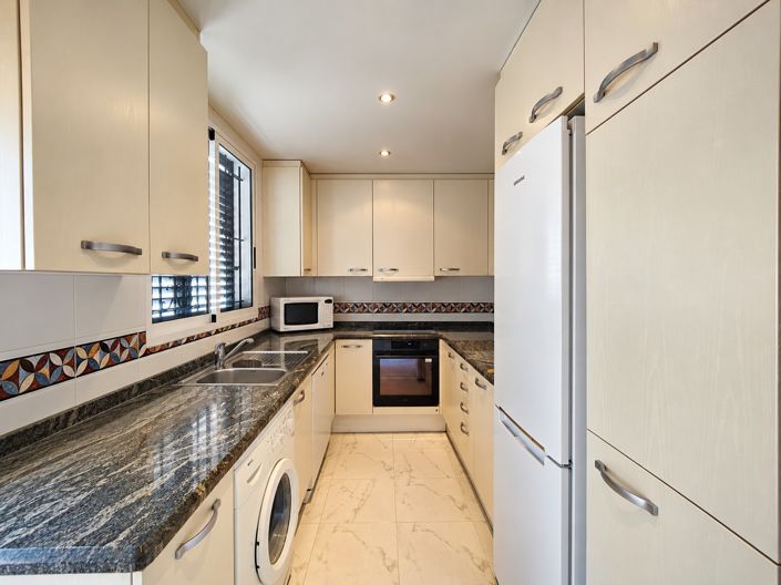 Image No.28-5 Bed Townhouse for sale