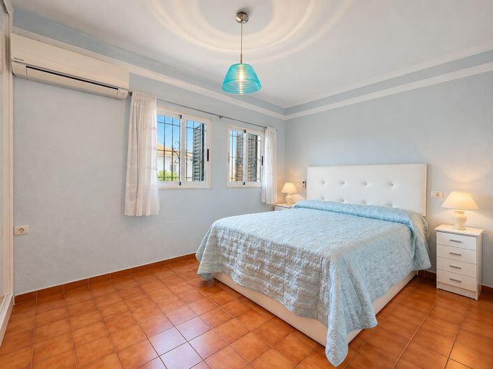 Image No.35-5 Bed Townhouse for sale