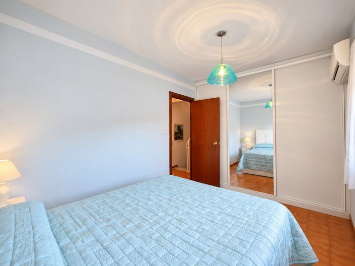 Image No.36-5 Bed Townhouse for sale