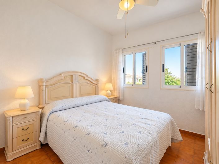 Image No.40-5 Bed Townhouse for sale