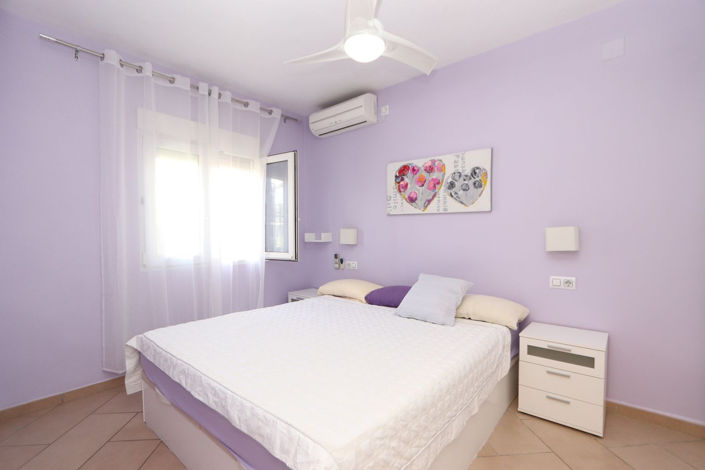Image No.12-3 Bed House for sale