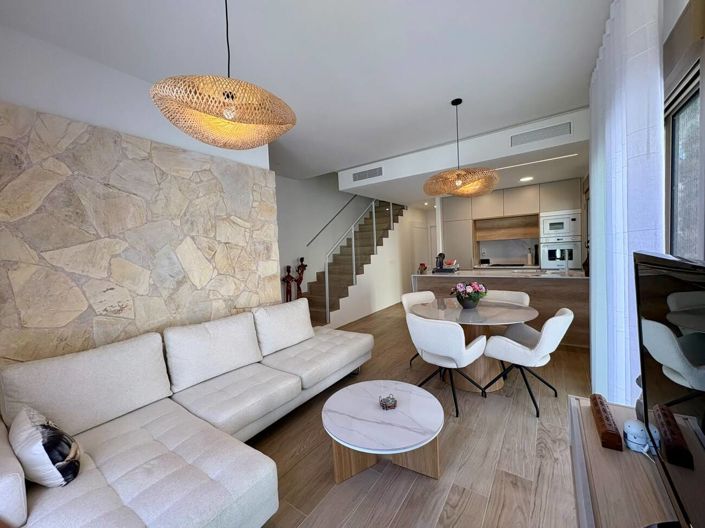 Image No.19-3 Bed House for sale