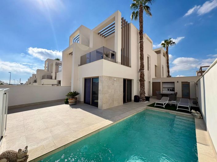 Image No.3-3 Bed House for sale