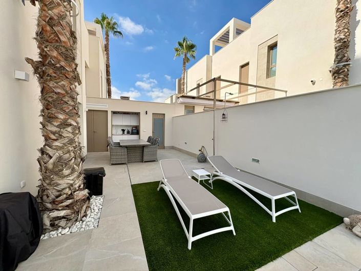 Image No.7-3 Bed House for sale