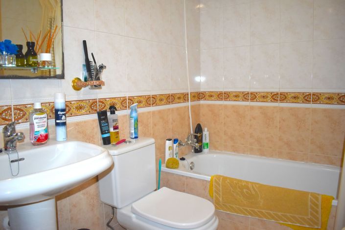 Image No.17-3 Bed Townhouse for sale