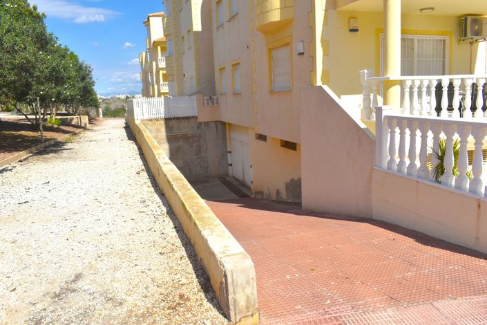 Image No.25-3 Bed Townhouse for sale