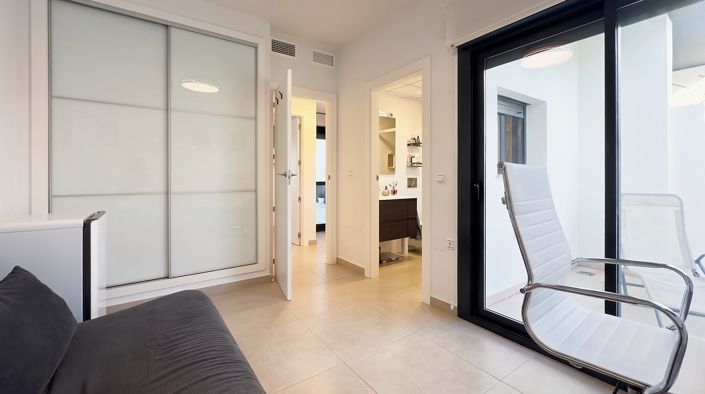 Image No.18-3 Bed Townhouse for sale