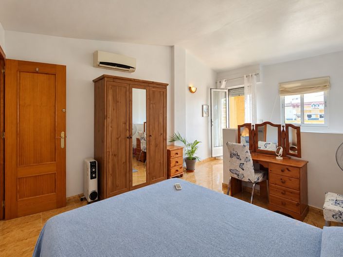 Image No.32-3 Bed Townhouse for sale