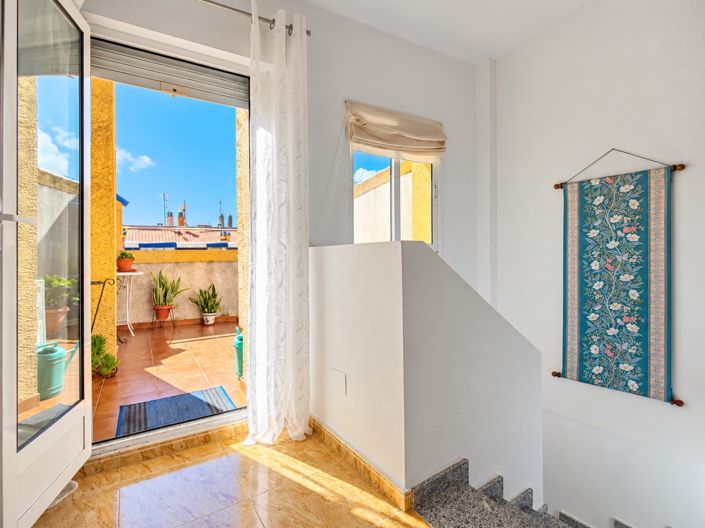 Image No.33-3 Bed Townhouse for sale