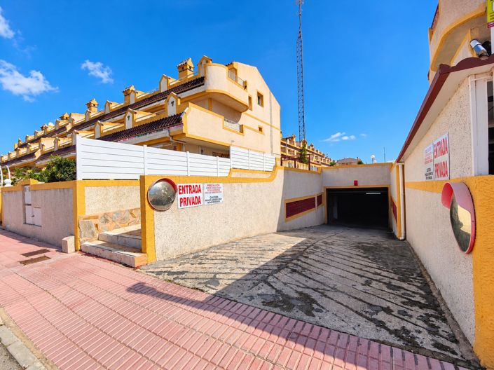 Image No.40-3 Bed Townhouse for sale