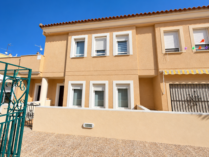 Image No.26-3 Bed Townhouse for sale