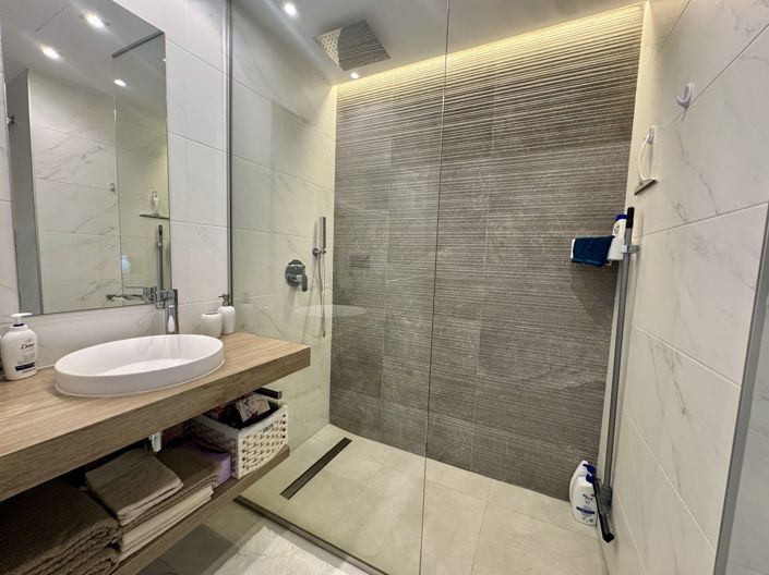 Image No.20-2 Bed Apartment for sale